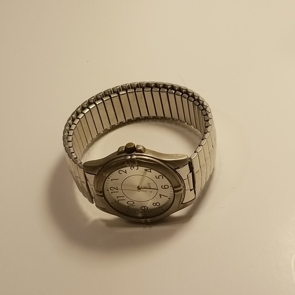 Stainless Steel Quartz Watch - Picture 4 of 6